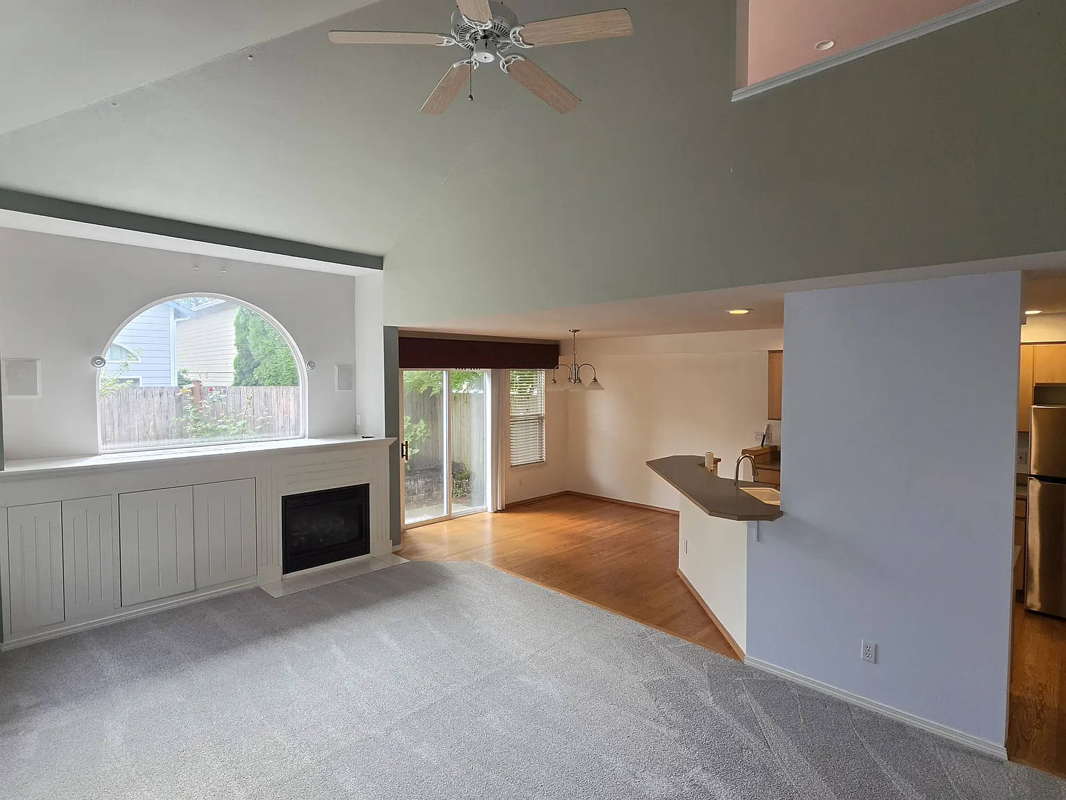 3 bed, 2.5 bath, 1860 sqft, $3,000 — Photo 1
