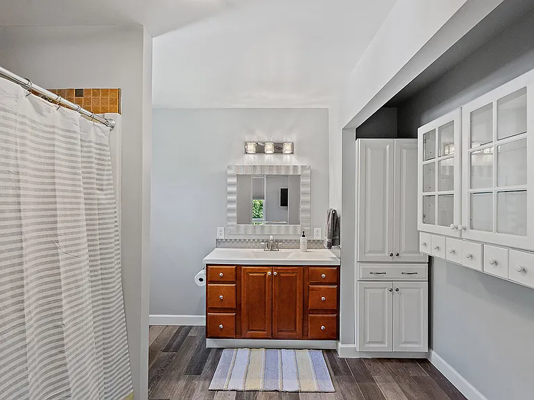 2nd floor full bath