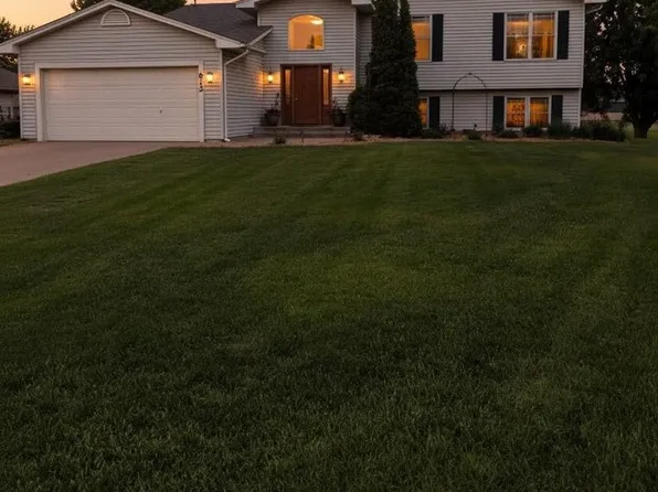 812 Larkspur Ct, Shakopee, MN 55379