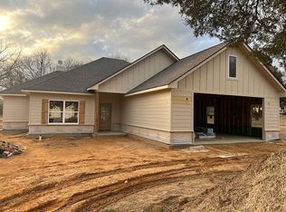 427 N 4th St, Chandler, TX 75758