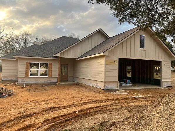 427 N 4th St, Chandler, TX 75758