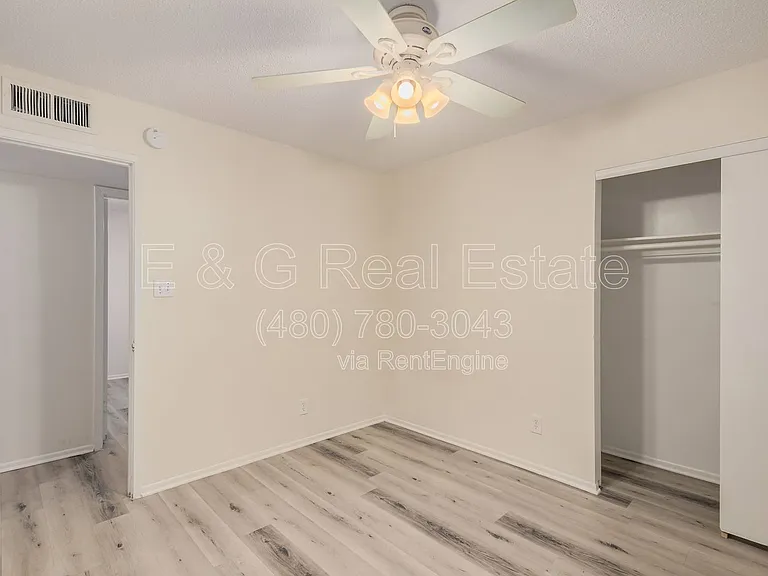 1136 W 12th St — Photo 25