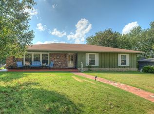 530 Golf Rd, Webb City, MO 64870