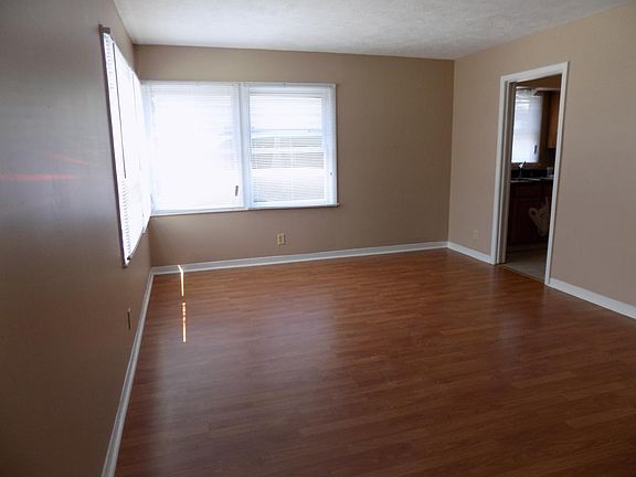 3rd image of 1283 Curtis Ave