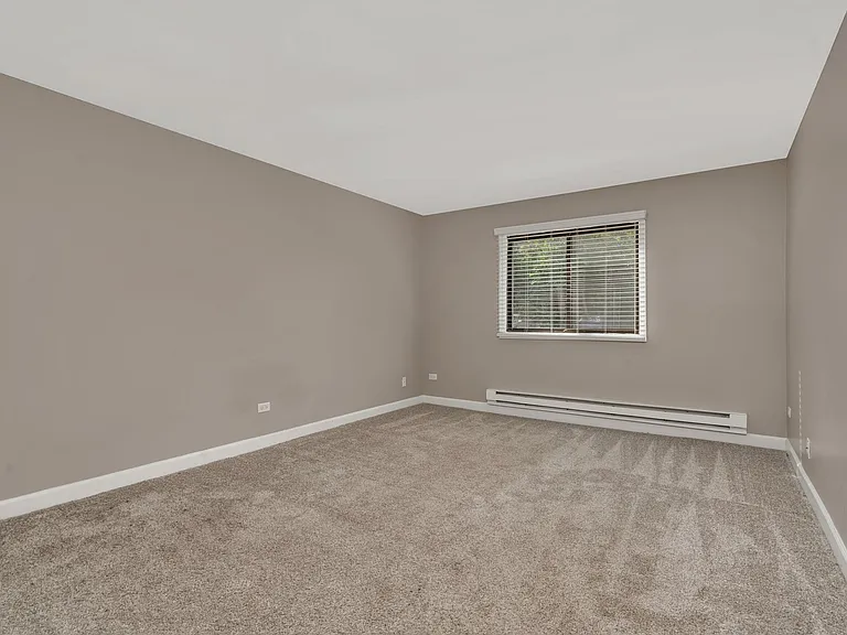 Lakeside Village Apartments — Photo 17