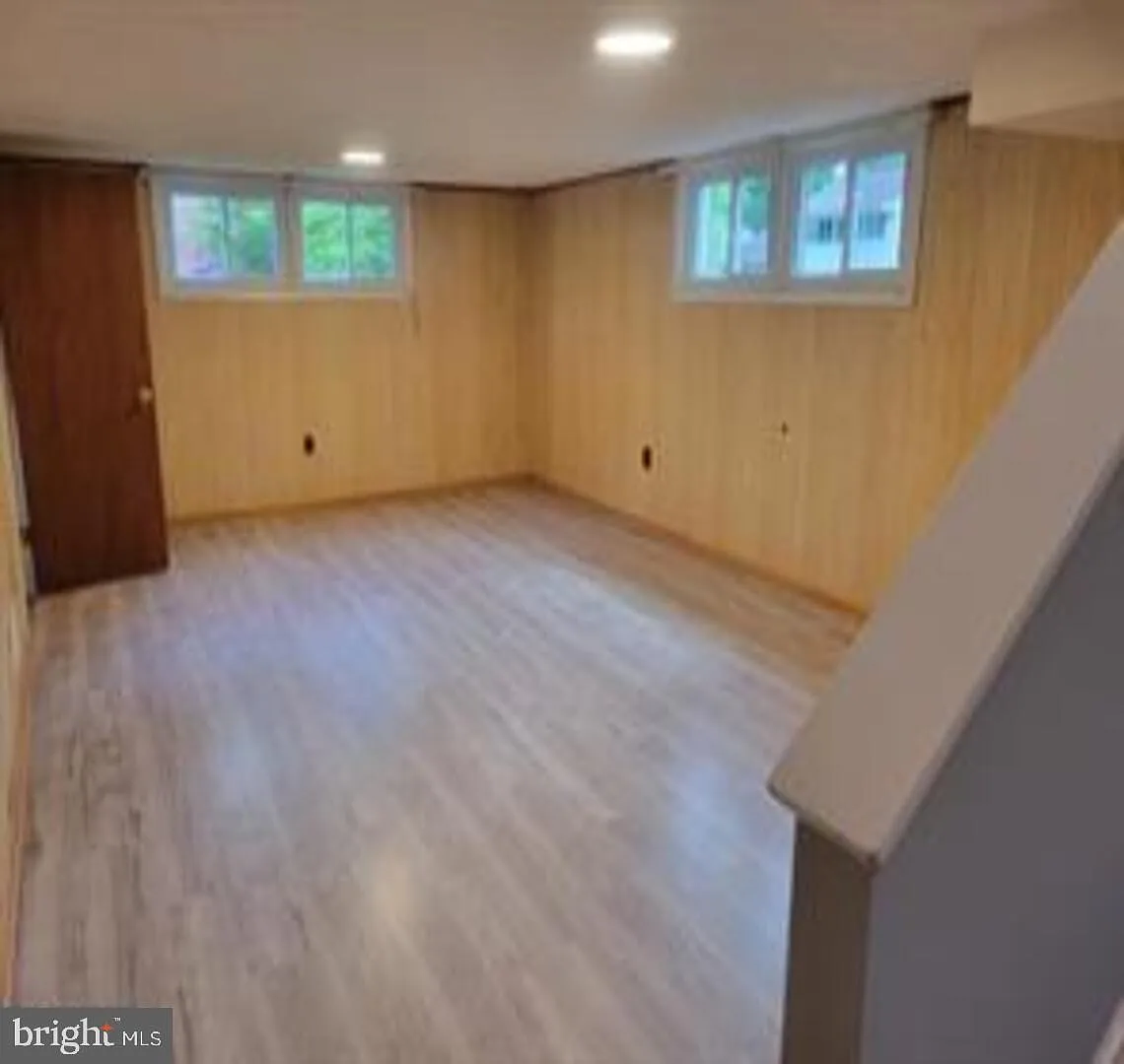4 bed, 2.5 bath, 2865 sqft, $3,000 — Photo 2
