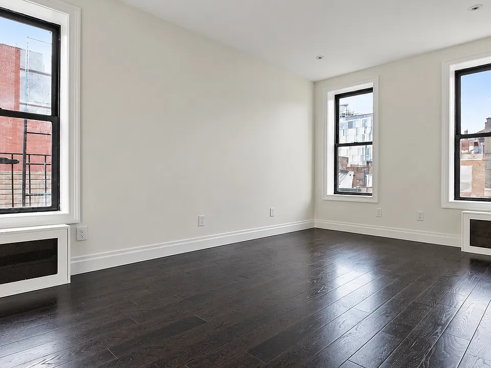 120 Thompson St #22