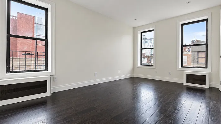 Living room, photo 1