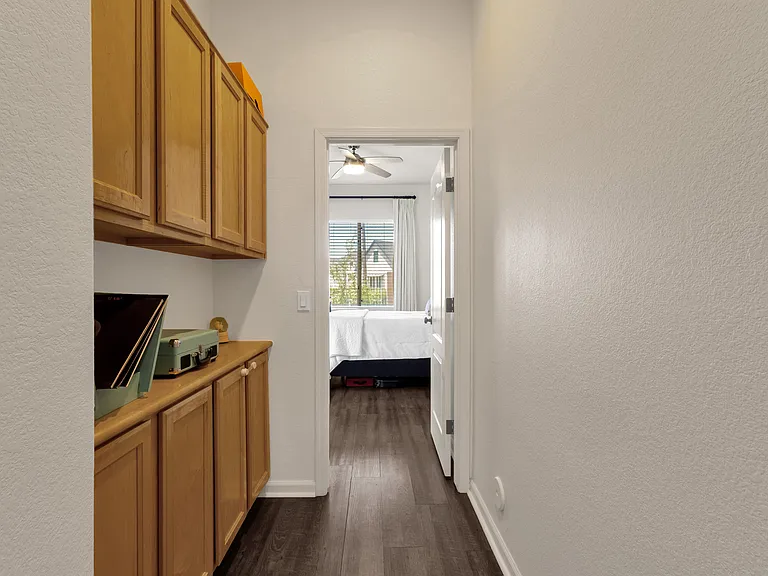 W Half Moon Way — Photo 10
