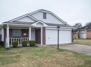 103 Cacao St, Lake Jackson, TX 77566