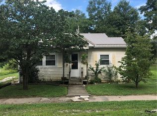 530 S 6th St, Mitchell, IN 47446