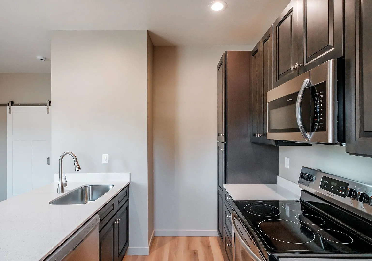 Rare Pet Friendly Single Level One Bedroom Apartment In Lebanon! — Photo 1