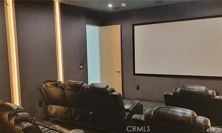 5061 Woodley Ave — Photo 23