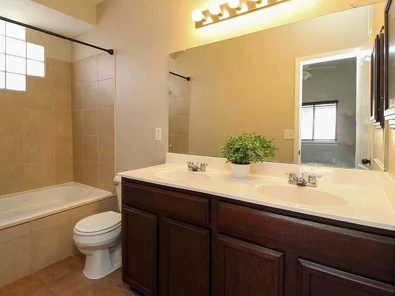 2216 Amber Point Pl — Photo 9