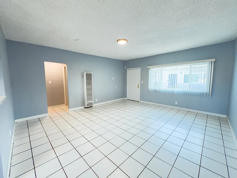 10374 Long Beach Blvd #8 — Photo 8
