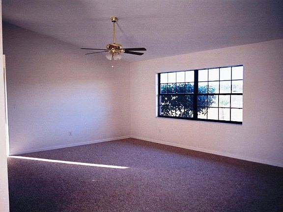 4th image of 1075 Whispering Creek Way