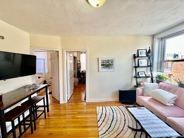 2 bed, 700 sqft, $3,500 — Photo 4