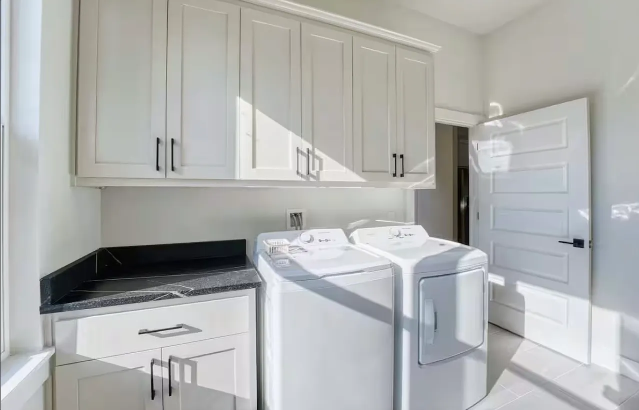 5 bed, 3.5 bath, 3550 sqft, $2,595 — Photo 4
