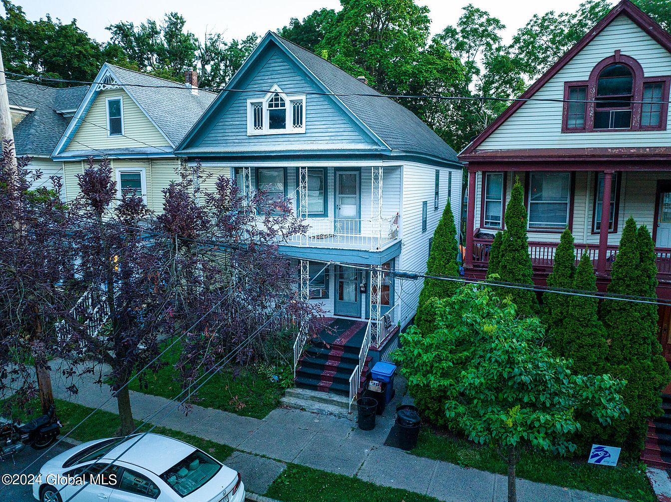 1st image of 28 Magnolia Terrace