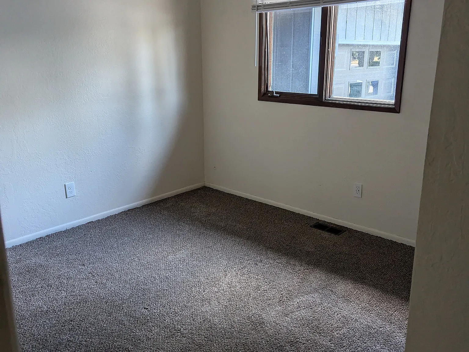 1 bed, 2600 sqft, $800 — Photo 1