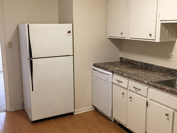 4th image of 6500 Carefree Ln APT 09