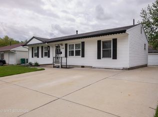 728 Farragut Ave, Romeoville, IL 60446