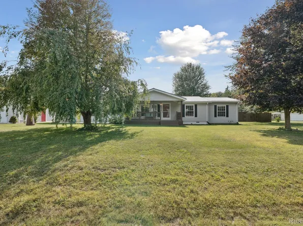 4056 Day St, Burton, MI 48519