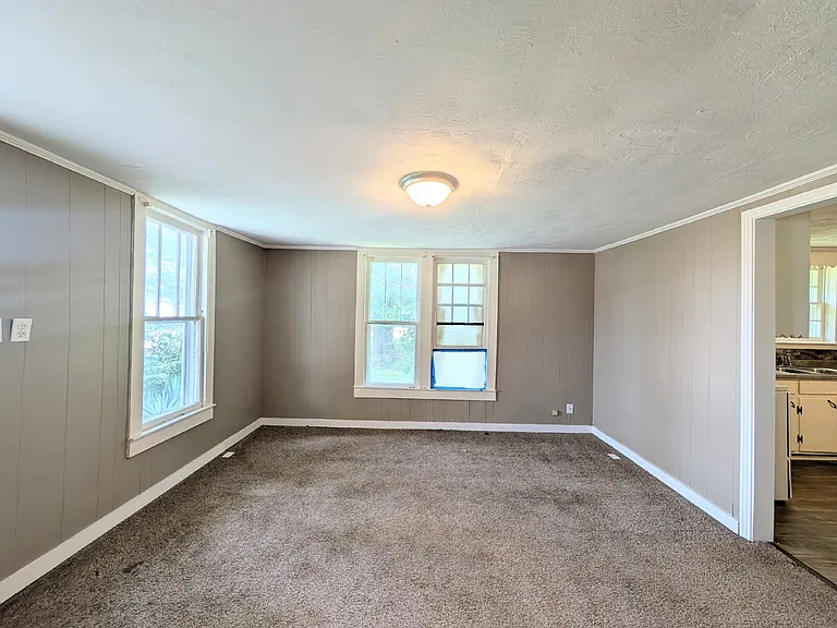 621 Main St — Photo 9