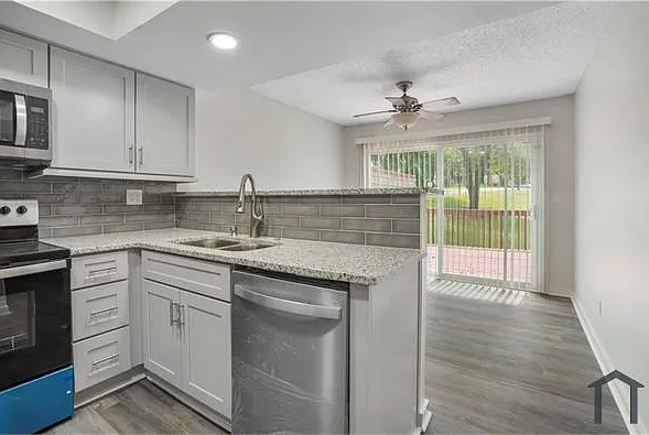 1090 Village Rd — Photo 19