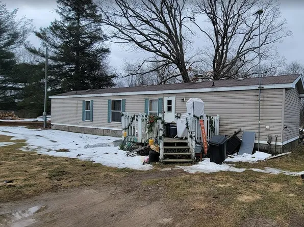 10863 W McGregor Rd, Riverdale, MI 48877