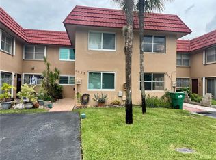 Ludlum Lake Townhouses Se, Hialeah, FL 33015