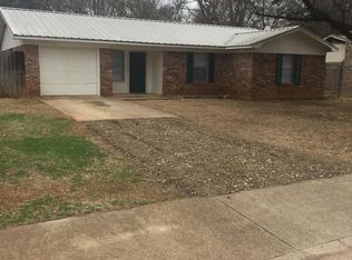 307 N Rainbow Dr, Whitehouse, TX 75791