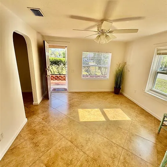 910 W French Ave — Photo 4