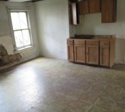 4th image of 517 Mumford St