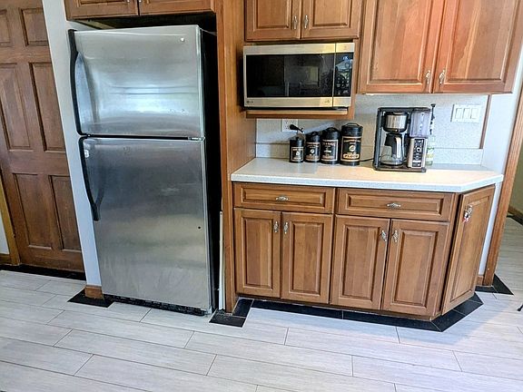 3rd image of 373 Hancock St