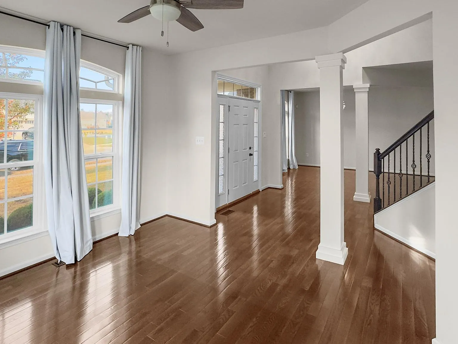 5 bed, 4.5 bath, 3472 sqft, $4,650 — Photo 4