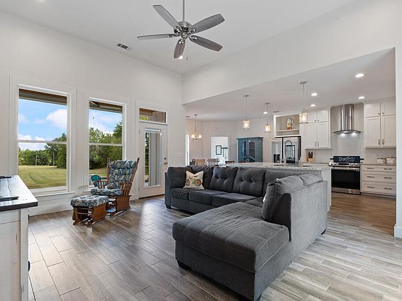 3rd image of 3989 Brownlee Rd