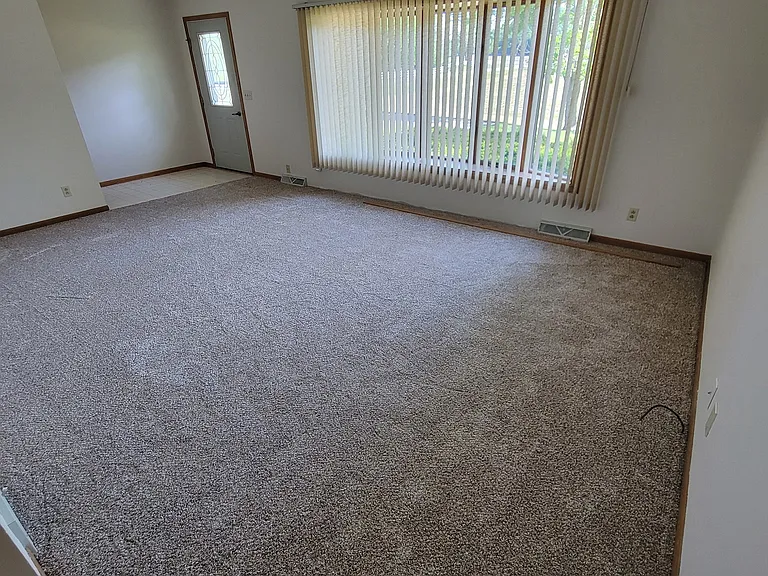 7076 Ray Hollow Rd — Photo 3