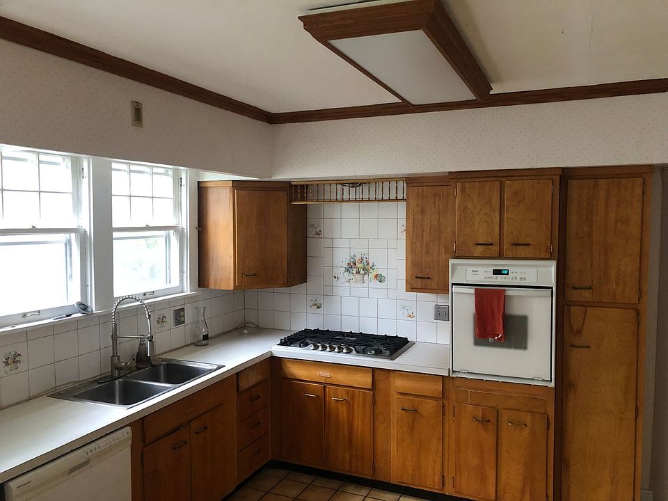 1st image of 212 Kensington Pl #1
