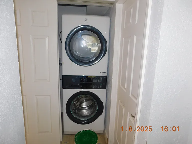 313 Surf St — Photo 10