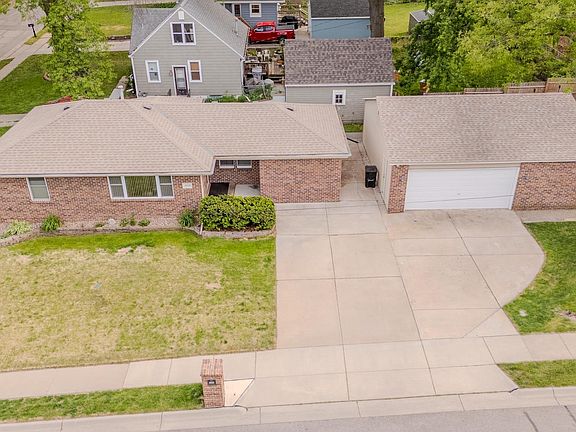 3rd image of 3555 Sewell St