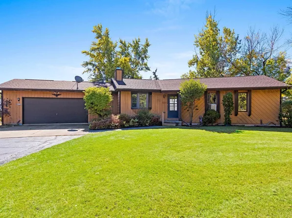 W1693 Echo Valley Rd, Freedom, WI 54130