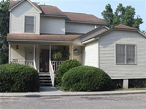 2nd image of 307 Queens Ct APT A