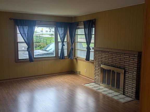 3rd image of 1193 County Road B E
