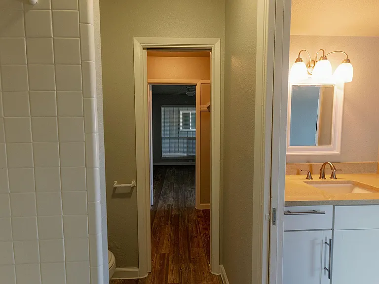 The Howard — Photo 15