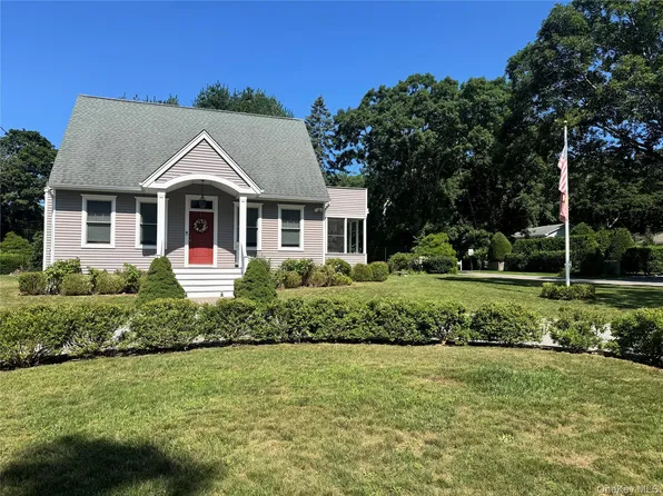16 Foster Crossing, East Quogue, NY 11942
