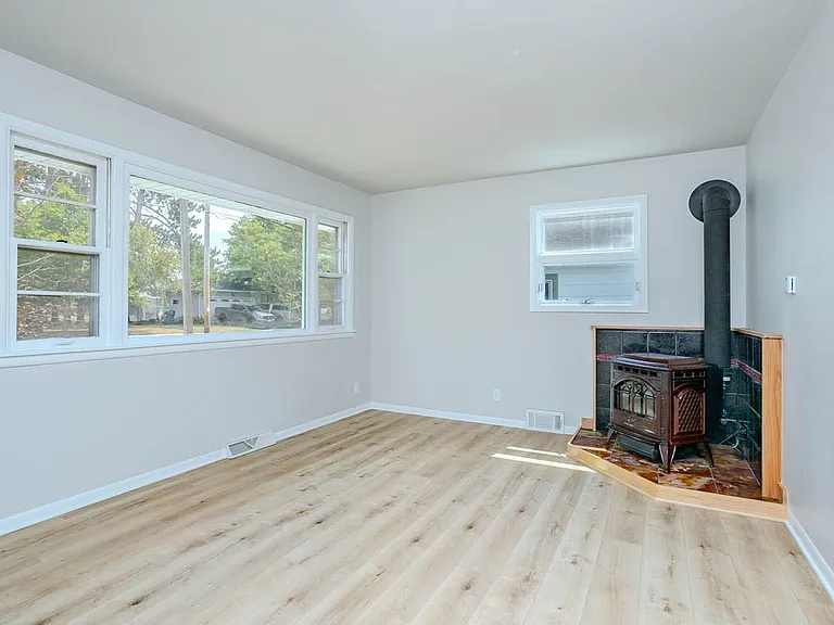 1710 Burek Ave — Photo 10
