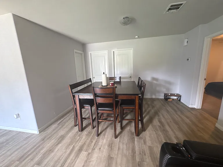 308 E Humble St — Photo 6