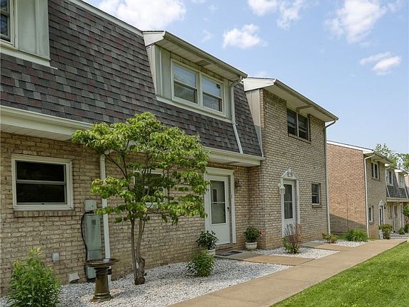 5th image of 223 Stone Quarry Rd APT B