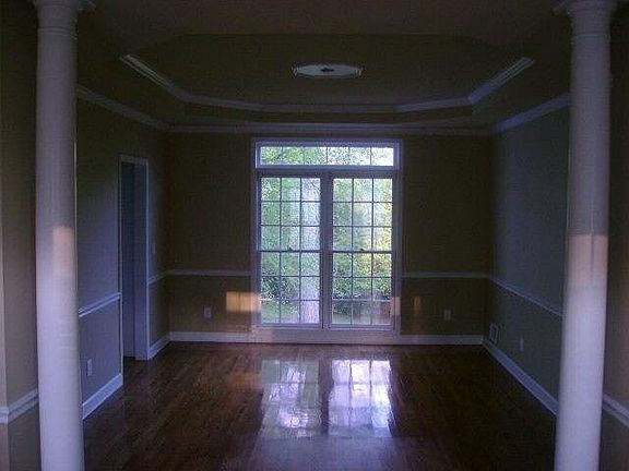 4th image of 4454 Waterbury Ln